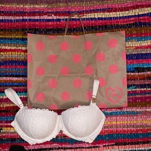 Victoria’s Secret pink never worn bra size 36DD tag still on. White lace